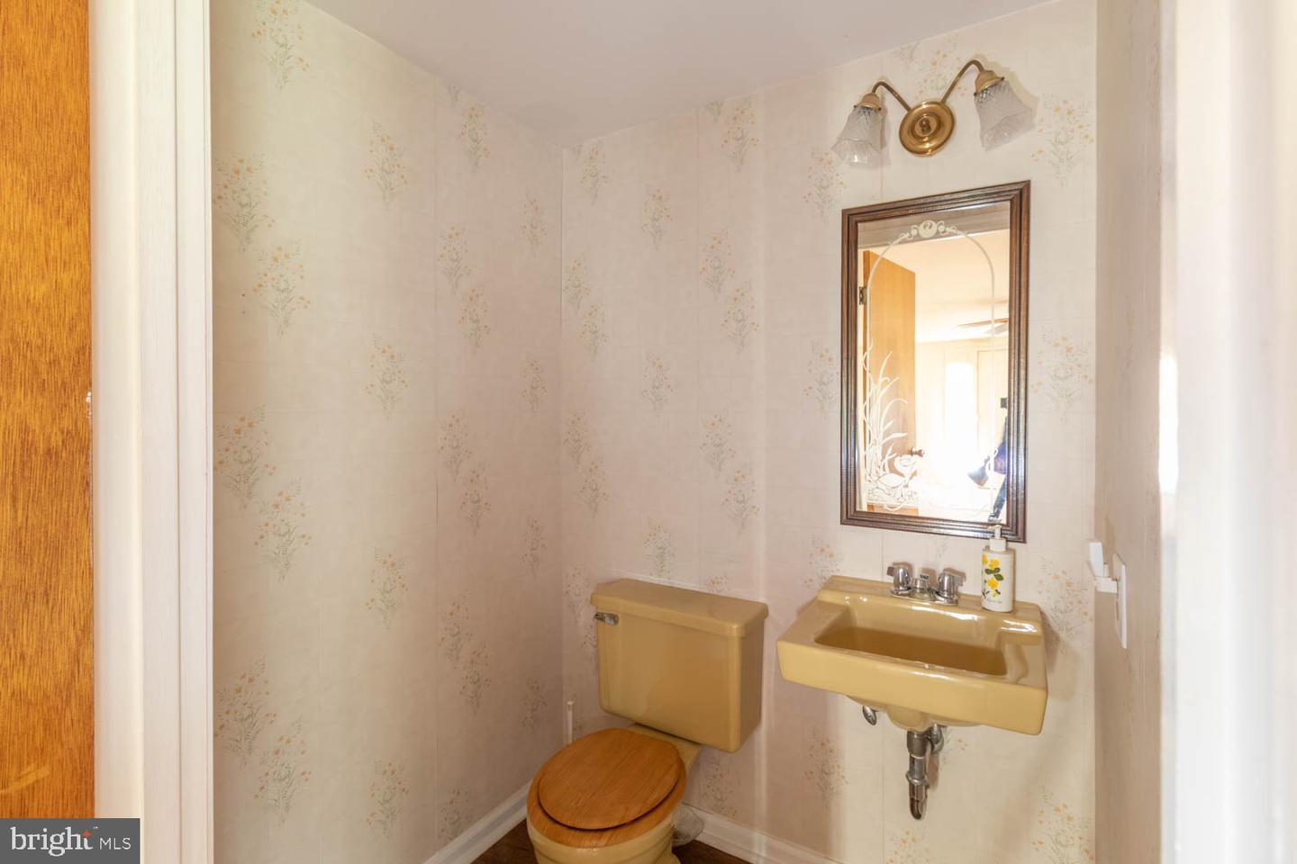 7914 Brous Ave Property Photo 22