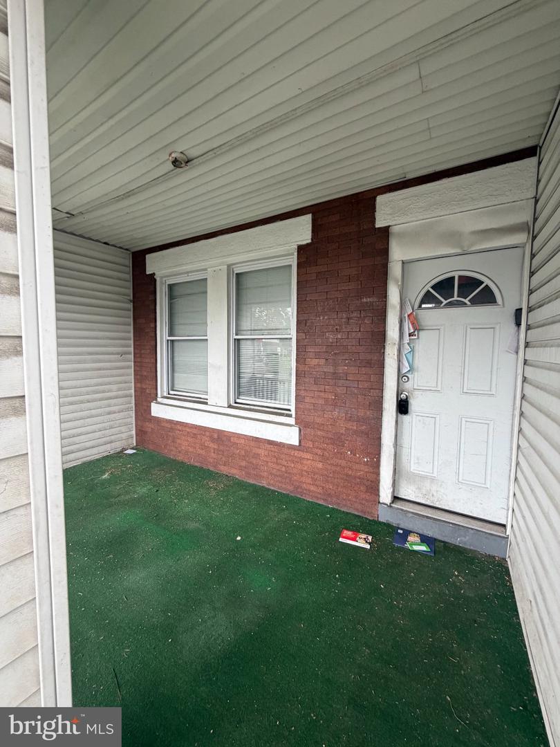 5804 Cedarhurst St Property Photo 1