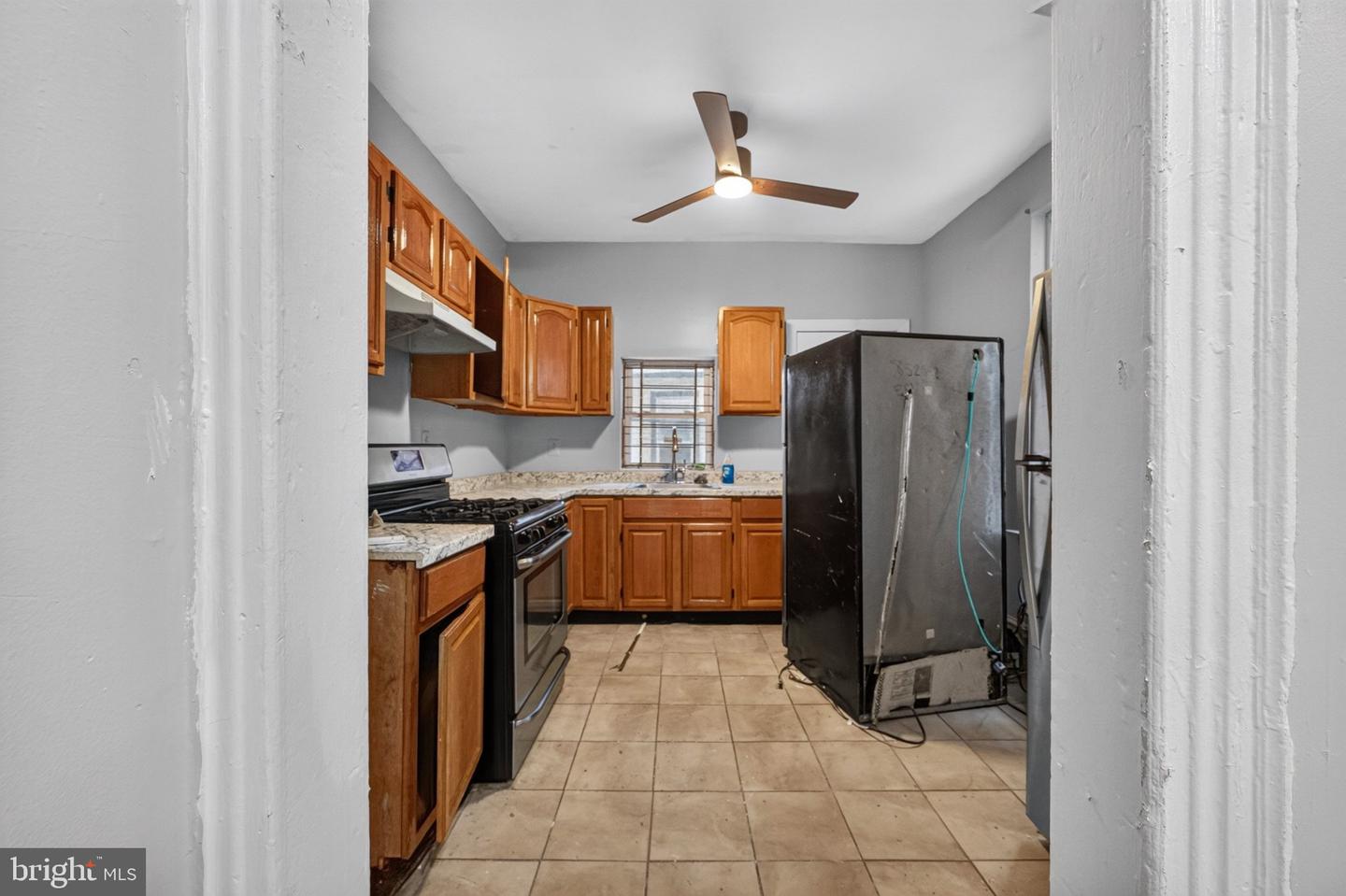 1822 S Alden St Property Photo 8
