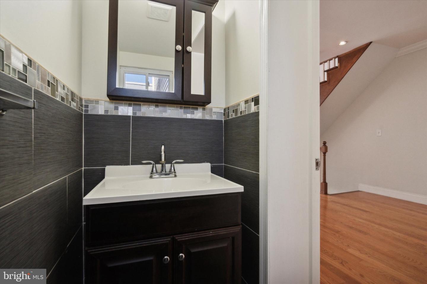 2045 Morris St Property Photo 6