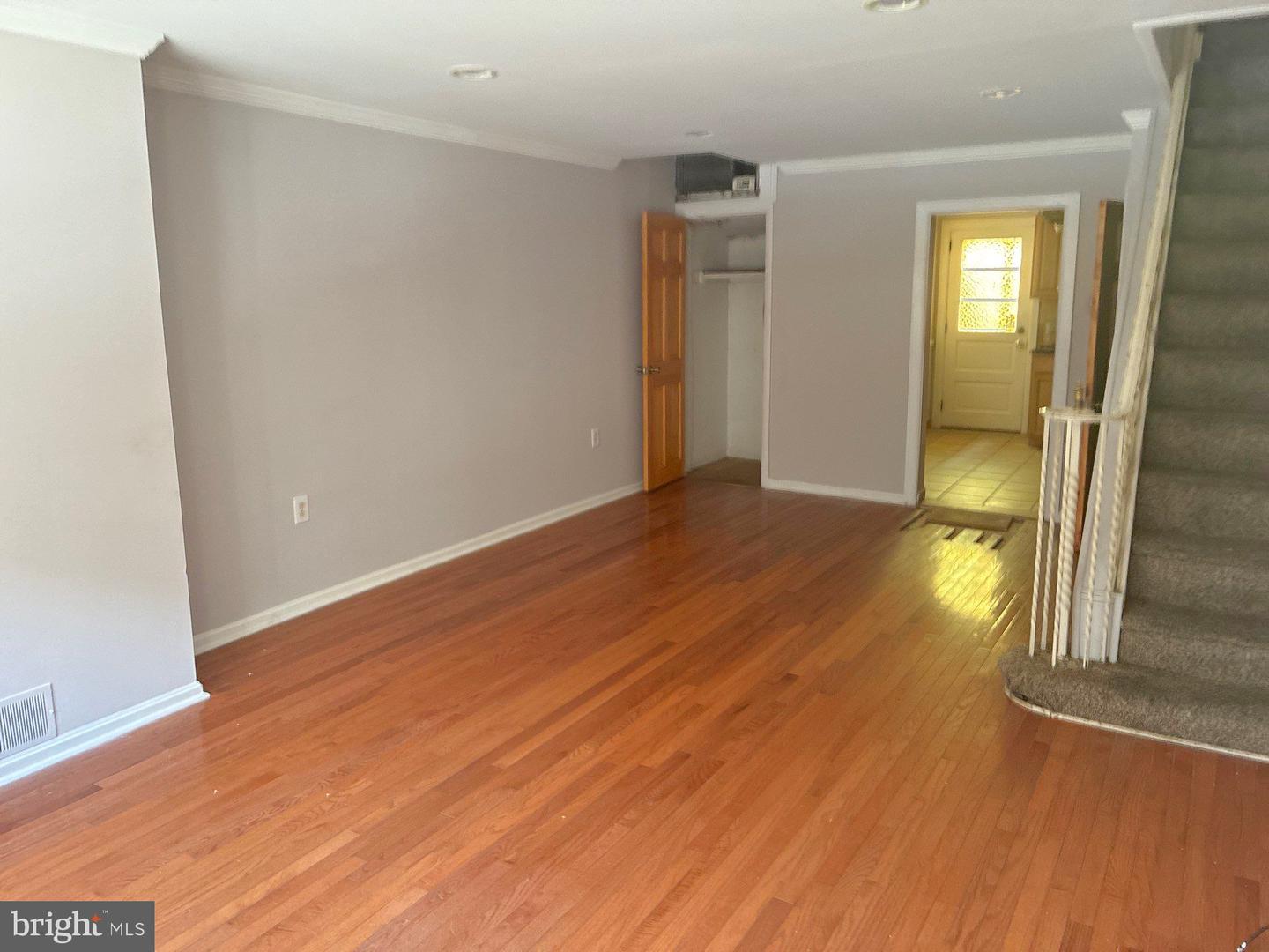 2542 S Sartain St Property Photo 4