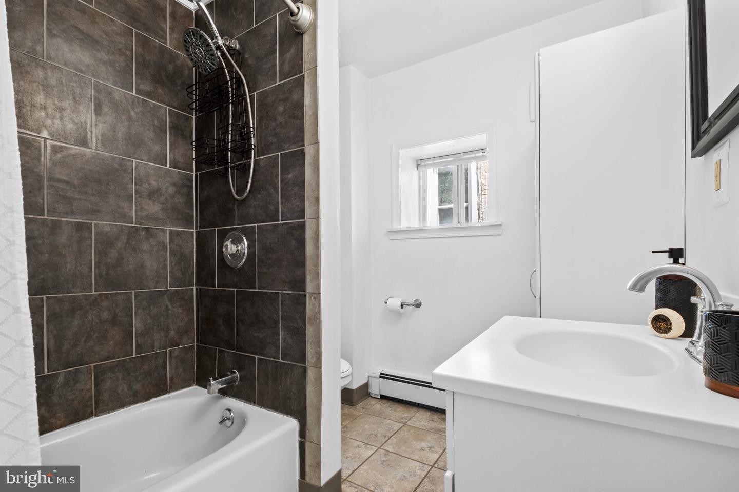 348 Delmar St Property Photo 24