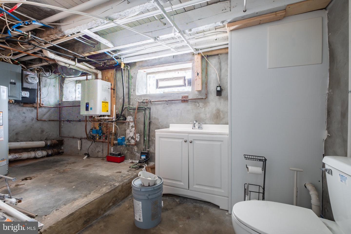 348 Delmar St Property Photo 35