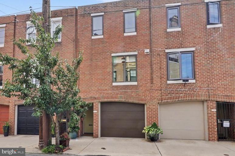 642 FITZWATER ST Property Photo 1