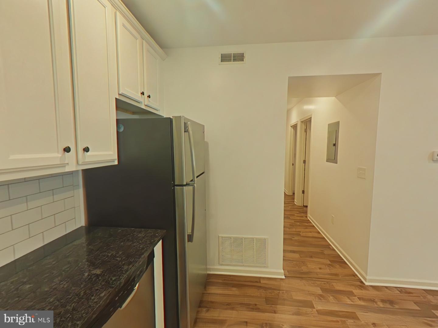 5261 Ridge Ave #201 Property Photo 3