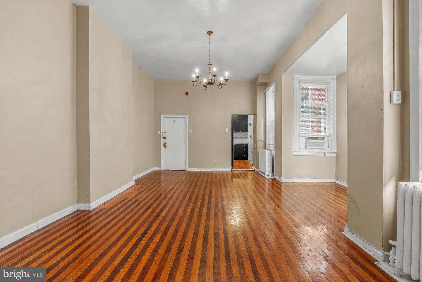 1536 Pine St #2r Property Photo 3