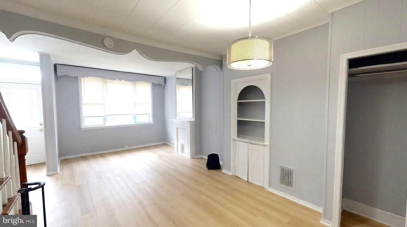 2110 Oakford St Property Photo 2