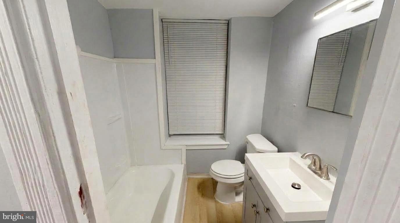 2110 Oakford St Property Photo 8