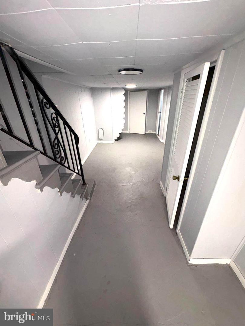 2110 Oakford St Property Photo 9