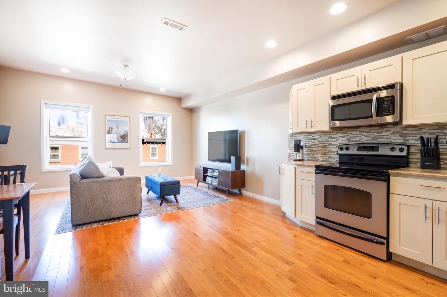 1826 Christian St #c Property Photo 3