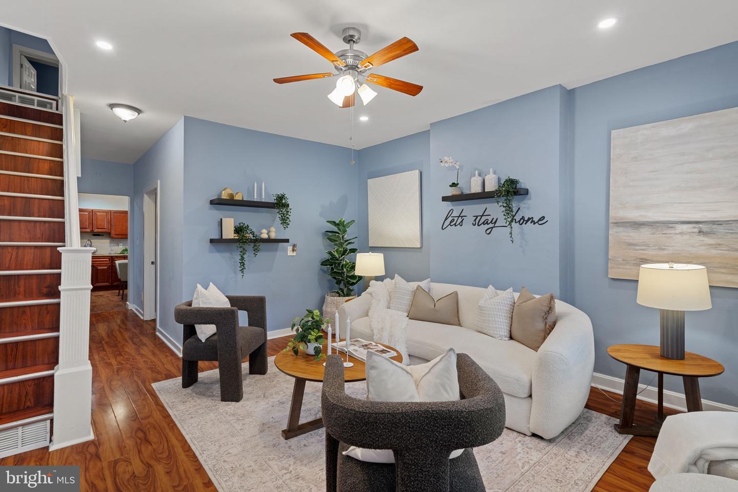 566 Martin St Property Photo 6