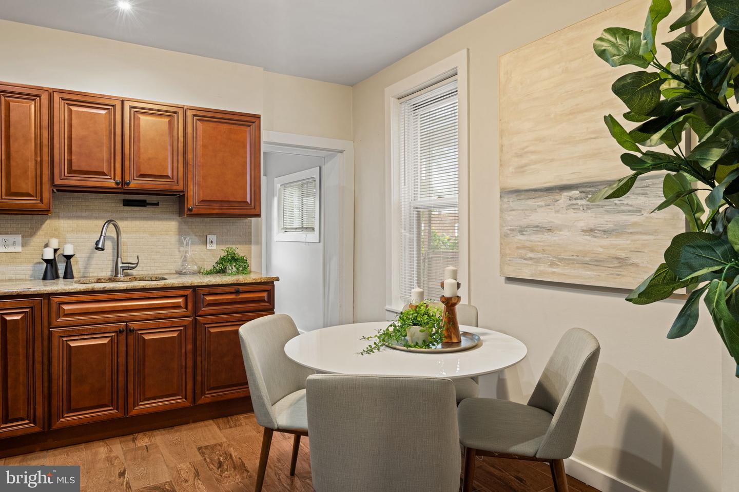 566 Martin St Property Photo 10
