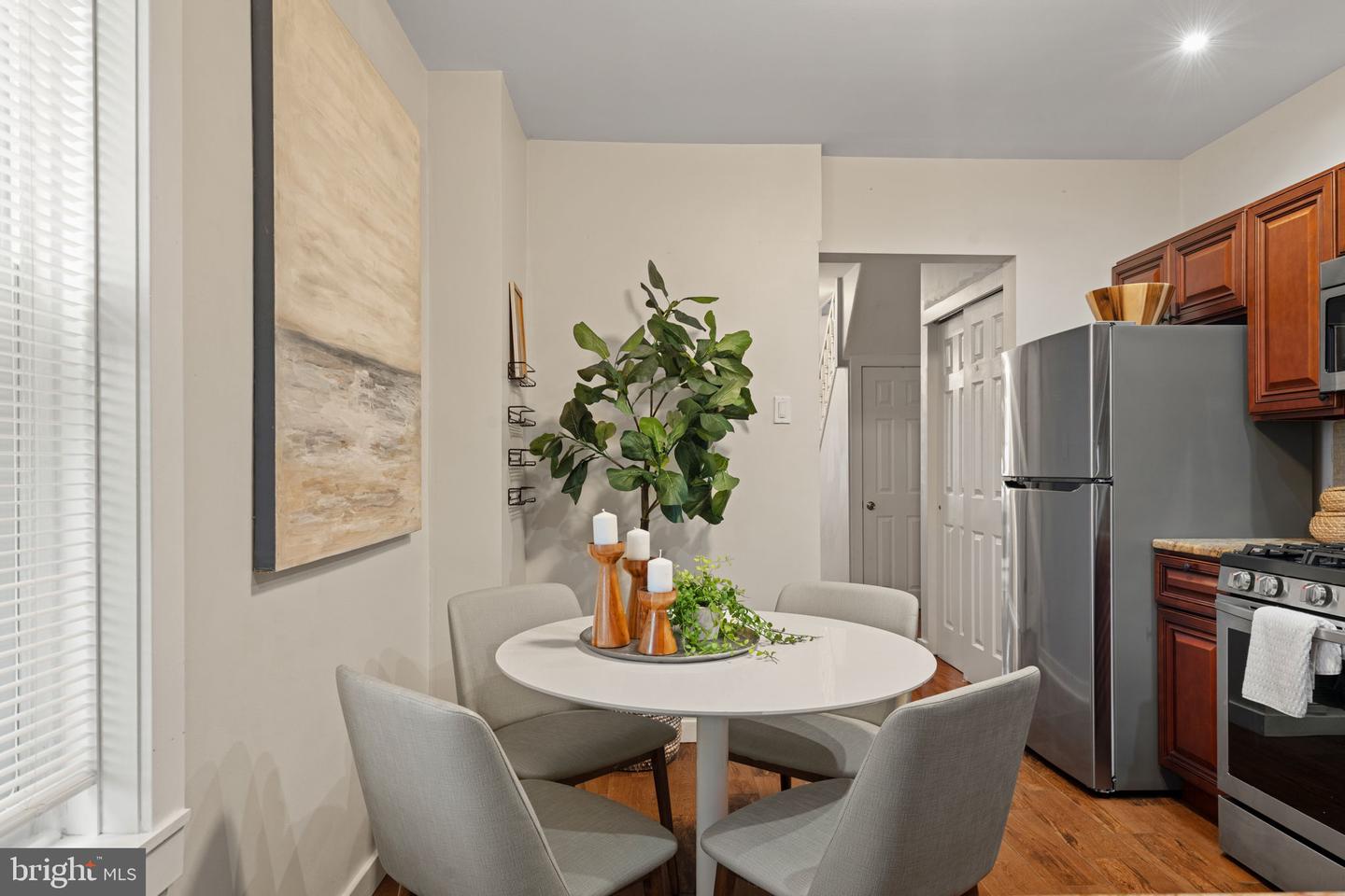 566 Martin St Property Photo 11