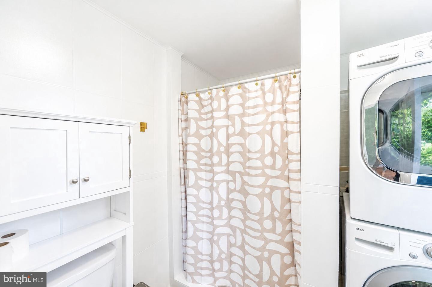 566 Martin St Property Photo 13