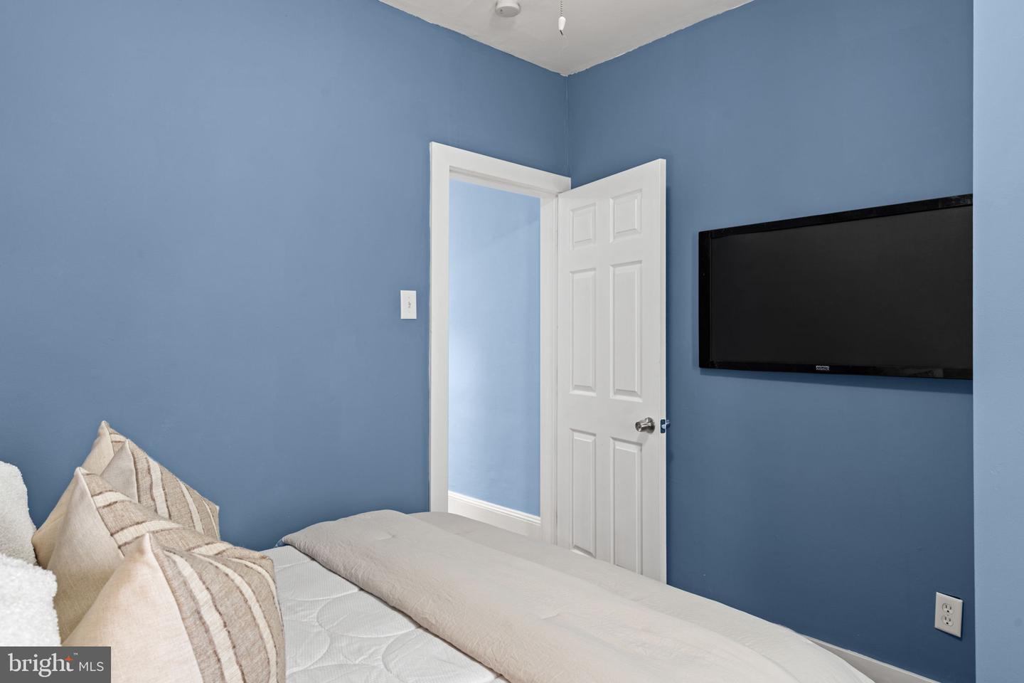 566 Martin St Property Photo 23