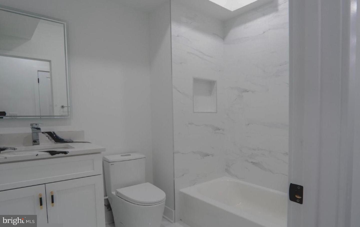 3861 Fairmount Ave Property Photo 2