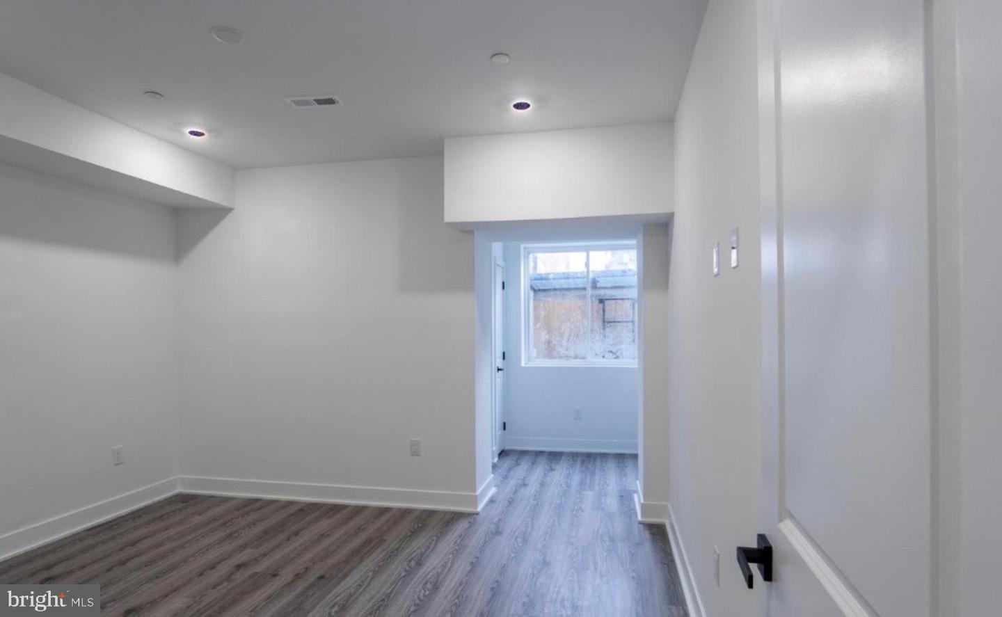 3861 Fairmount Ave Property Photo 3