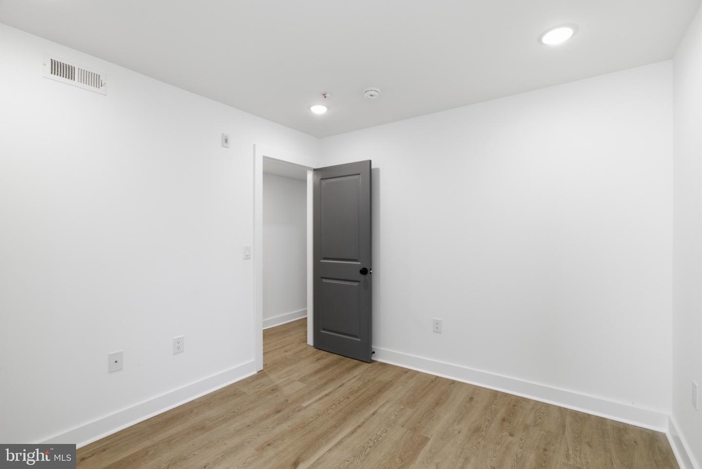 630 W Cumberland St #b Property Photo 5