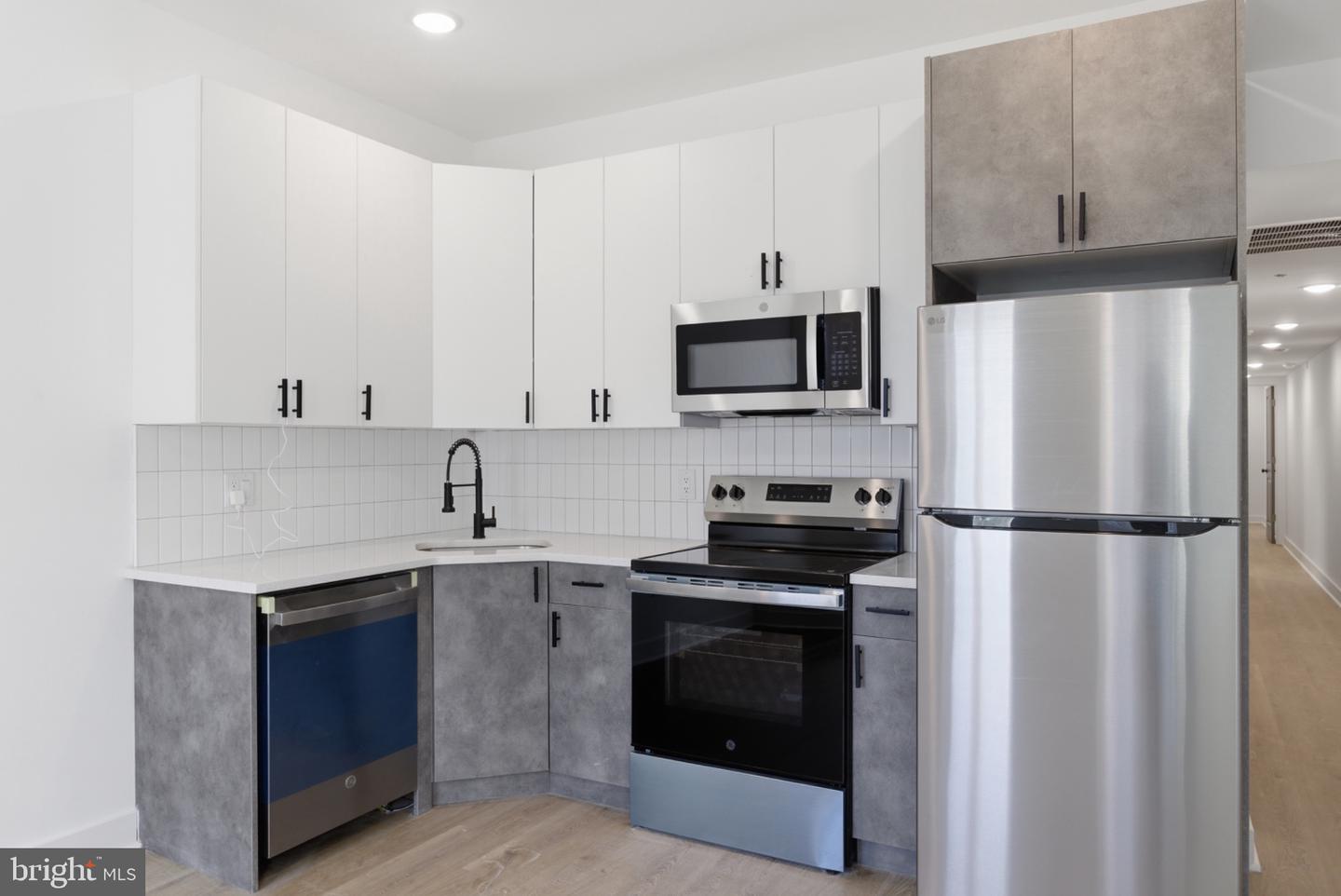 630 W Cumberland St #b Property Photo 9