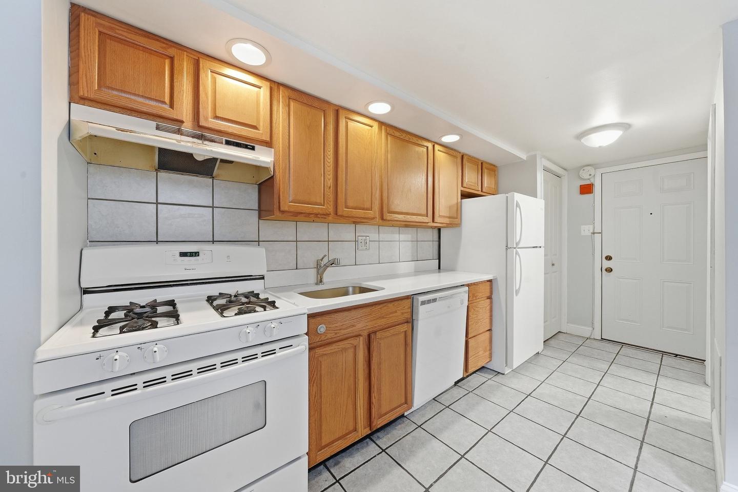 625 CATHARINE ST #1 REAR Property Photo 1