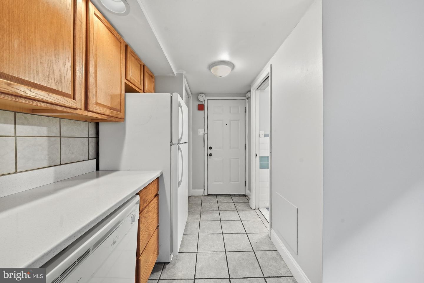 625 Catharine St #1 Rear Property Photo 2