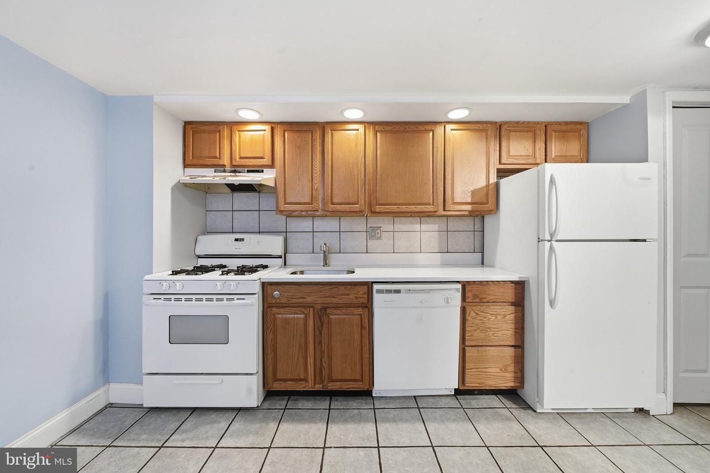 625 Catharine St #1 Rear Property Photo 3