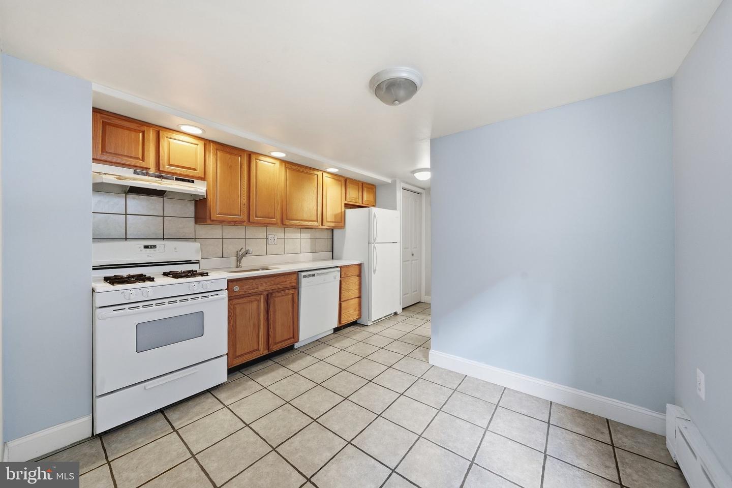 625 Catharine St #1 Rear Property Photo 5