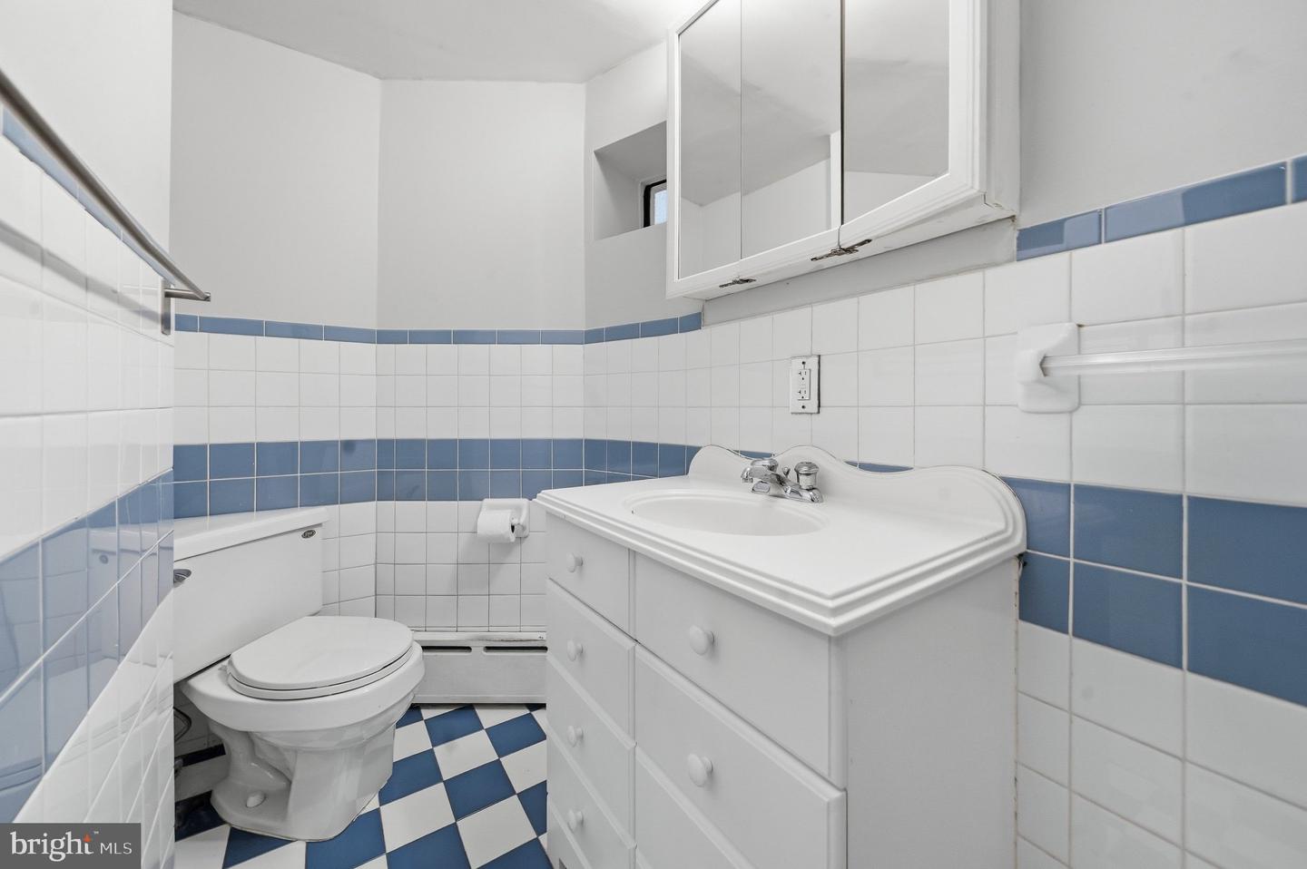 625 Catharine St #1 Rear Property Photo 7