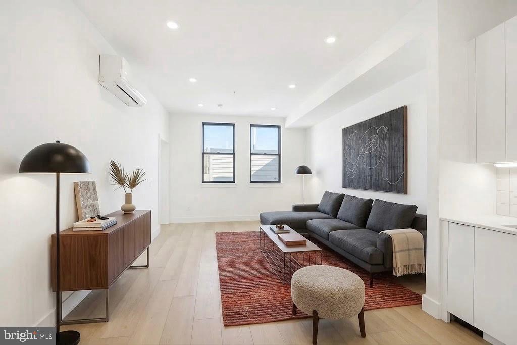 2406 FRANKFORD AVE #10 Property Photo 1