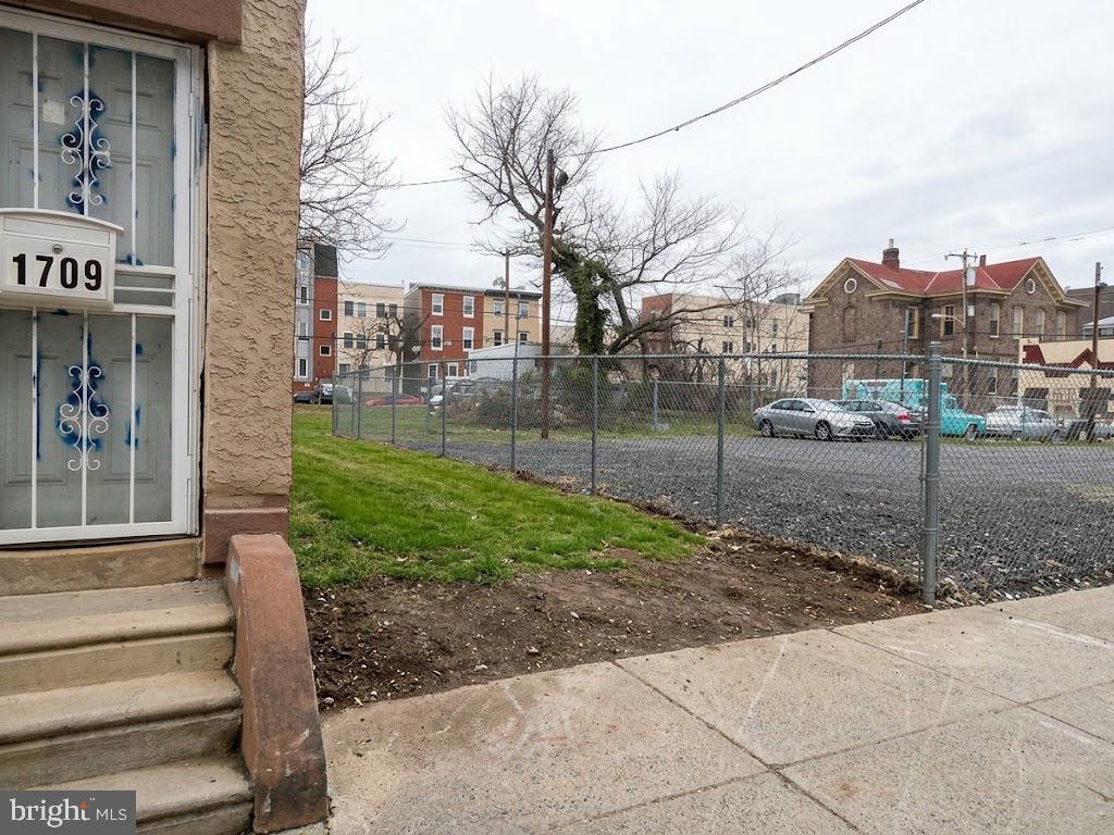 1707 INGERSOLL ST Property Photo 1