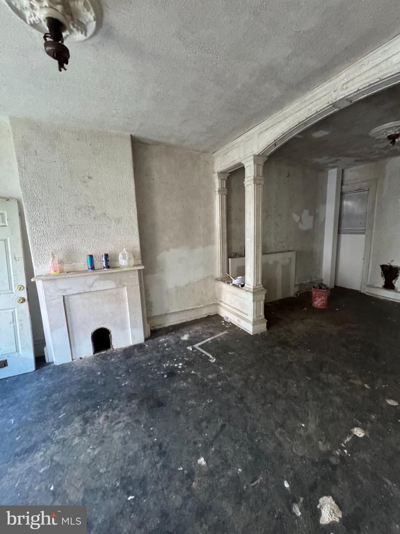 2439 N Bancroft St Property Photo 3