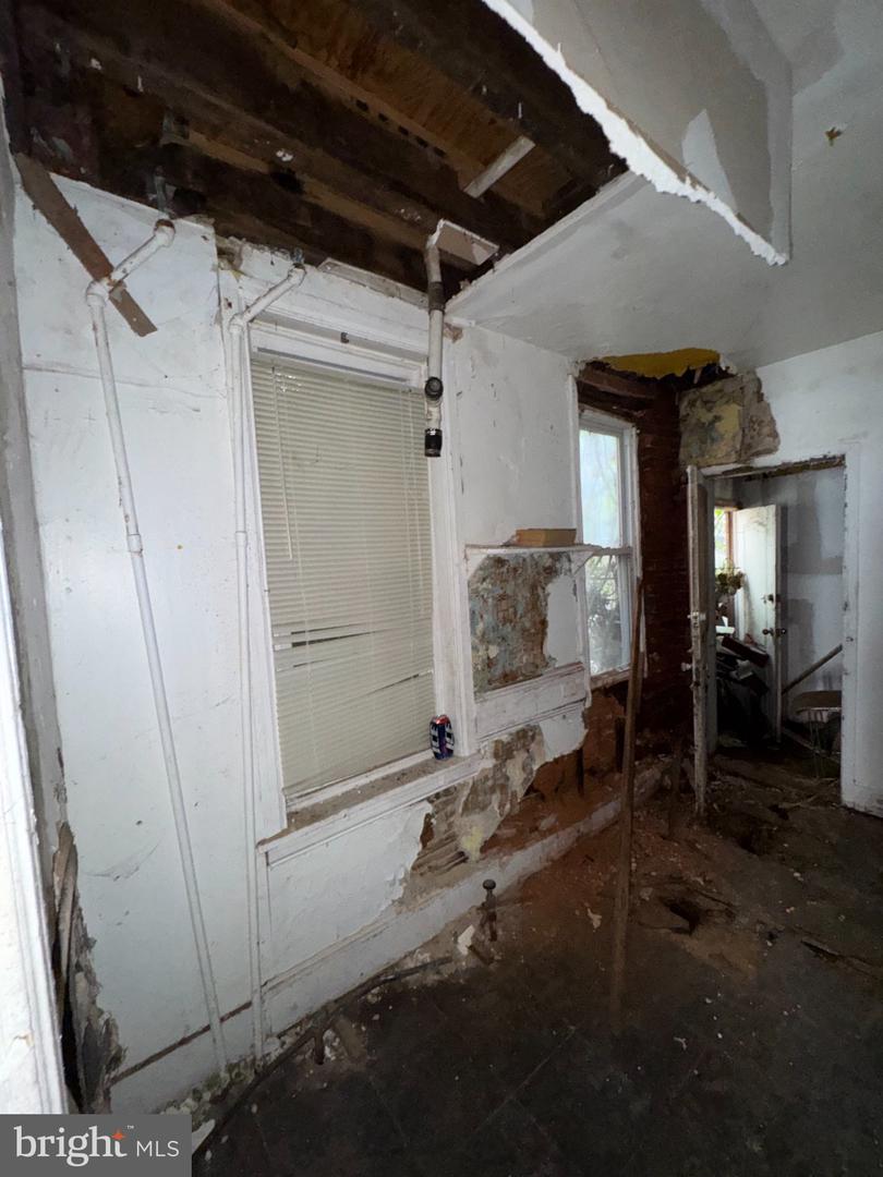 2439 N Bancroft St Property Photo 6