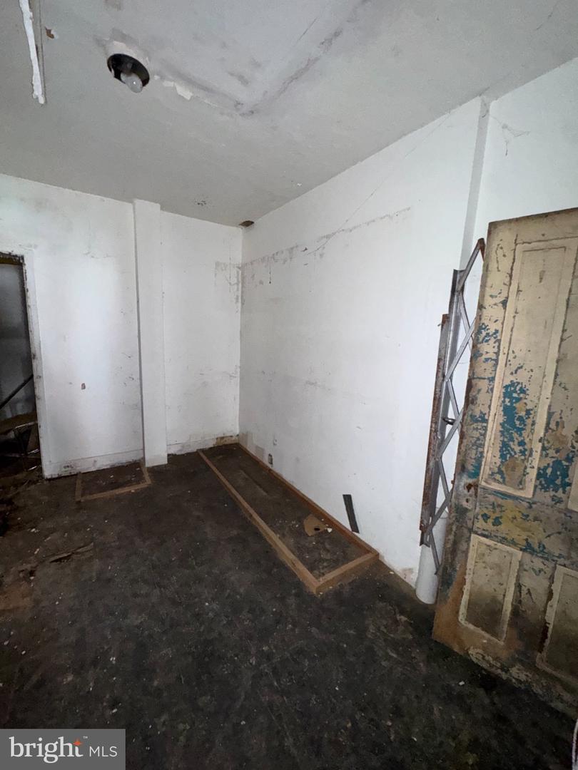 2439 N Bancroft St Property Photo 7