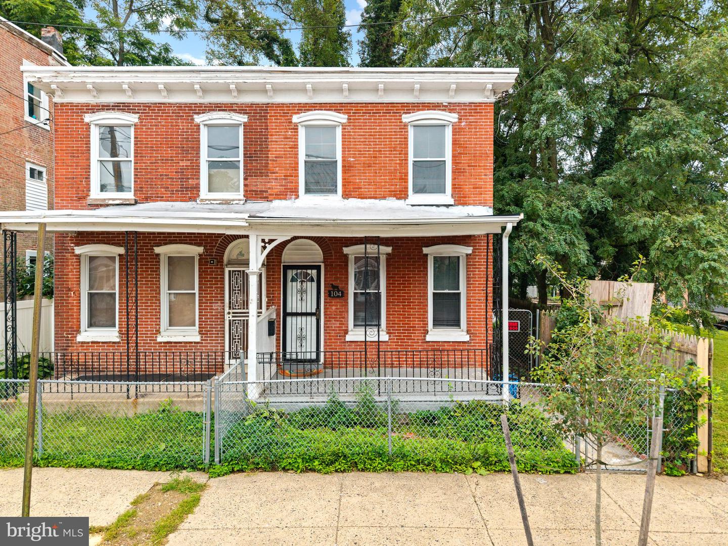 104 E PASTORIUS ST Property Photo 1