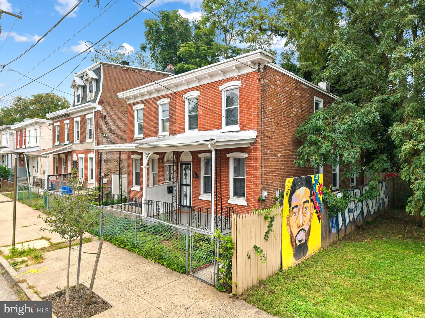 104 E Pastorius St Property Photo 3
