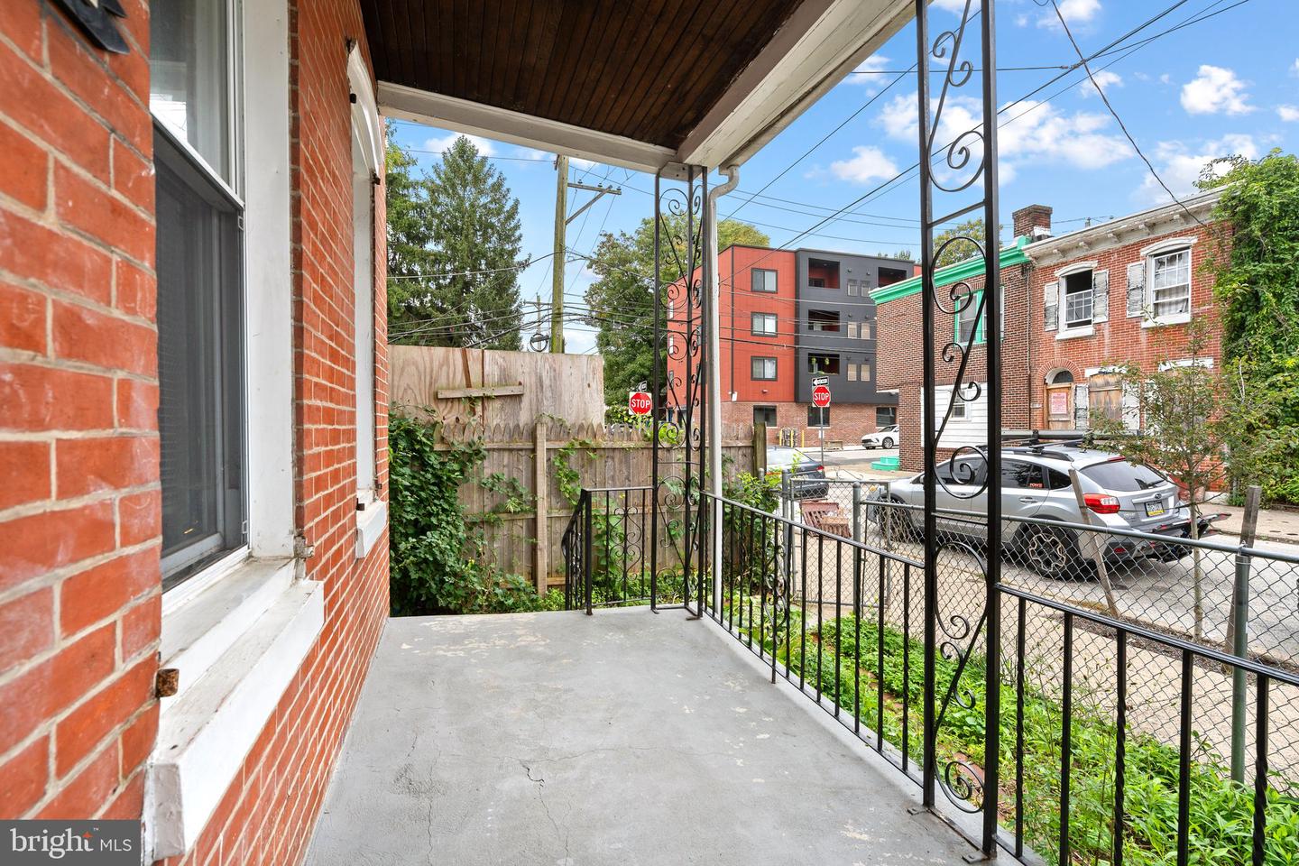 104 E Pastorius St Property Photo 4