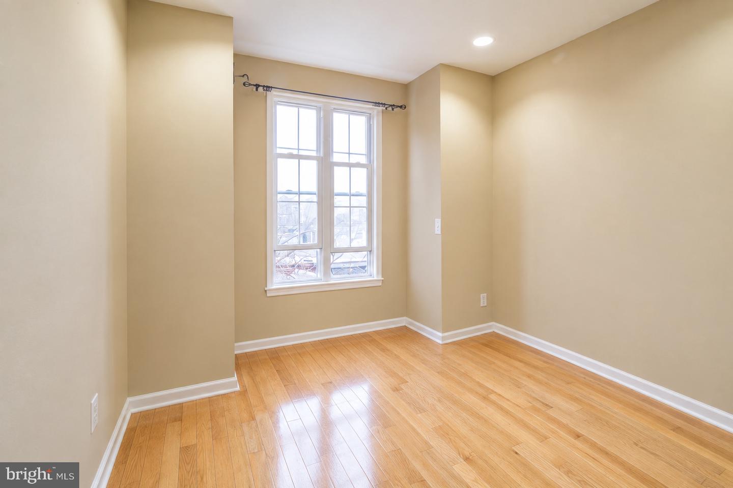 1717 Webster St Property Photo 3