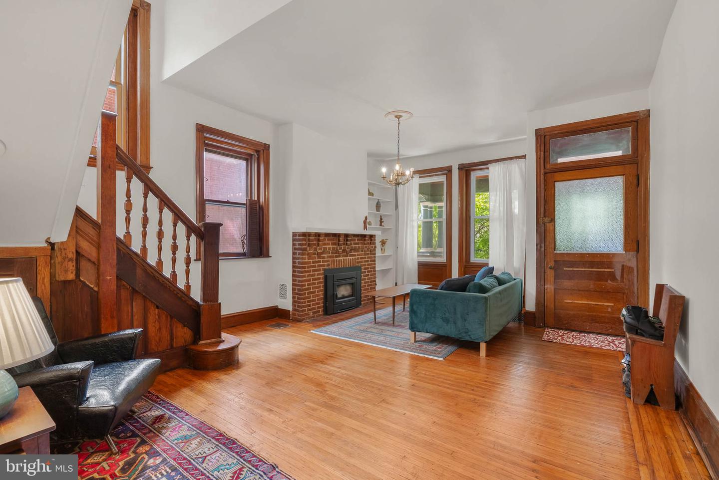 923 S Saint Bernard St Property Photo 3