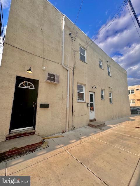 2554 S ALDER ST #2 Property Photo 1
