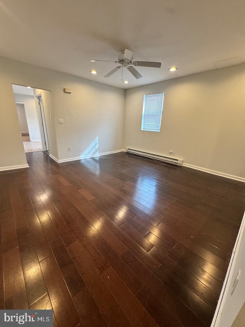 2554 S Alder St #2 Property Photo 2