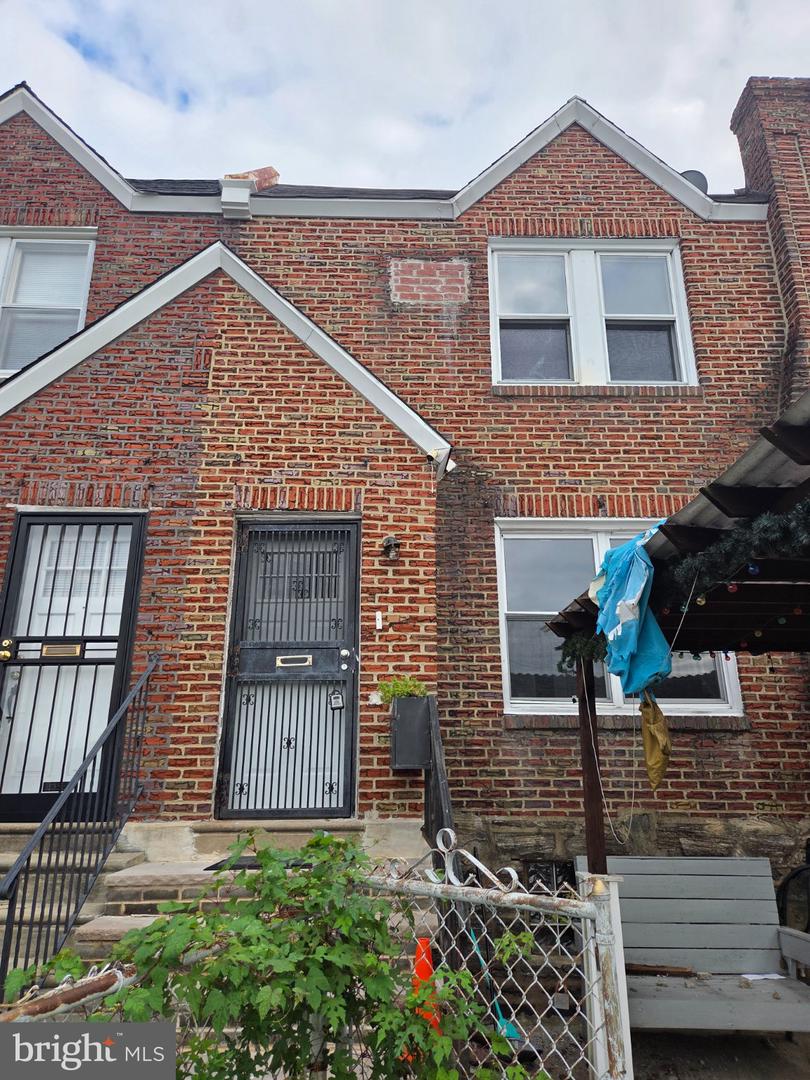 5257 HOWLAND ST Property Photo 1