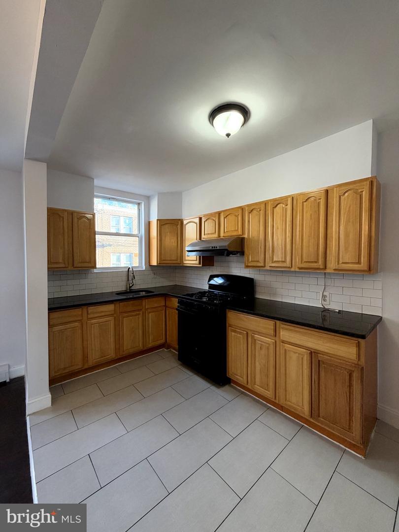5257 Howland St Property Photo 4