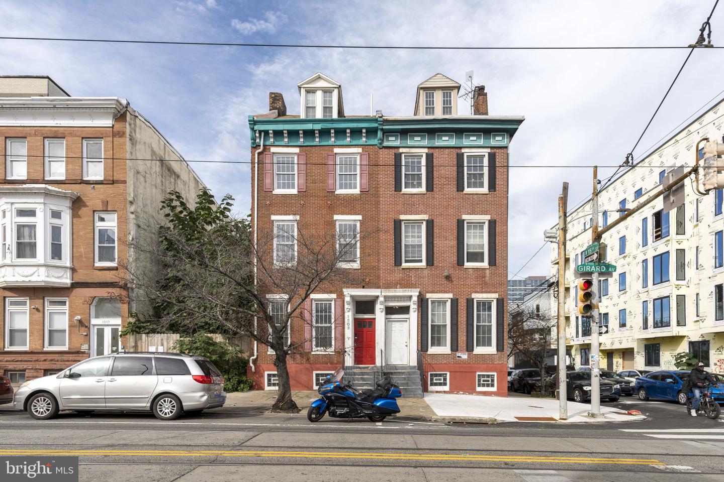 1501 W Girard Ave Property Photo 1