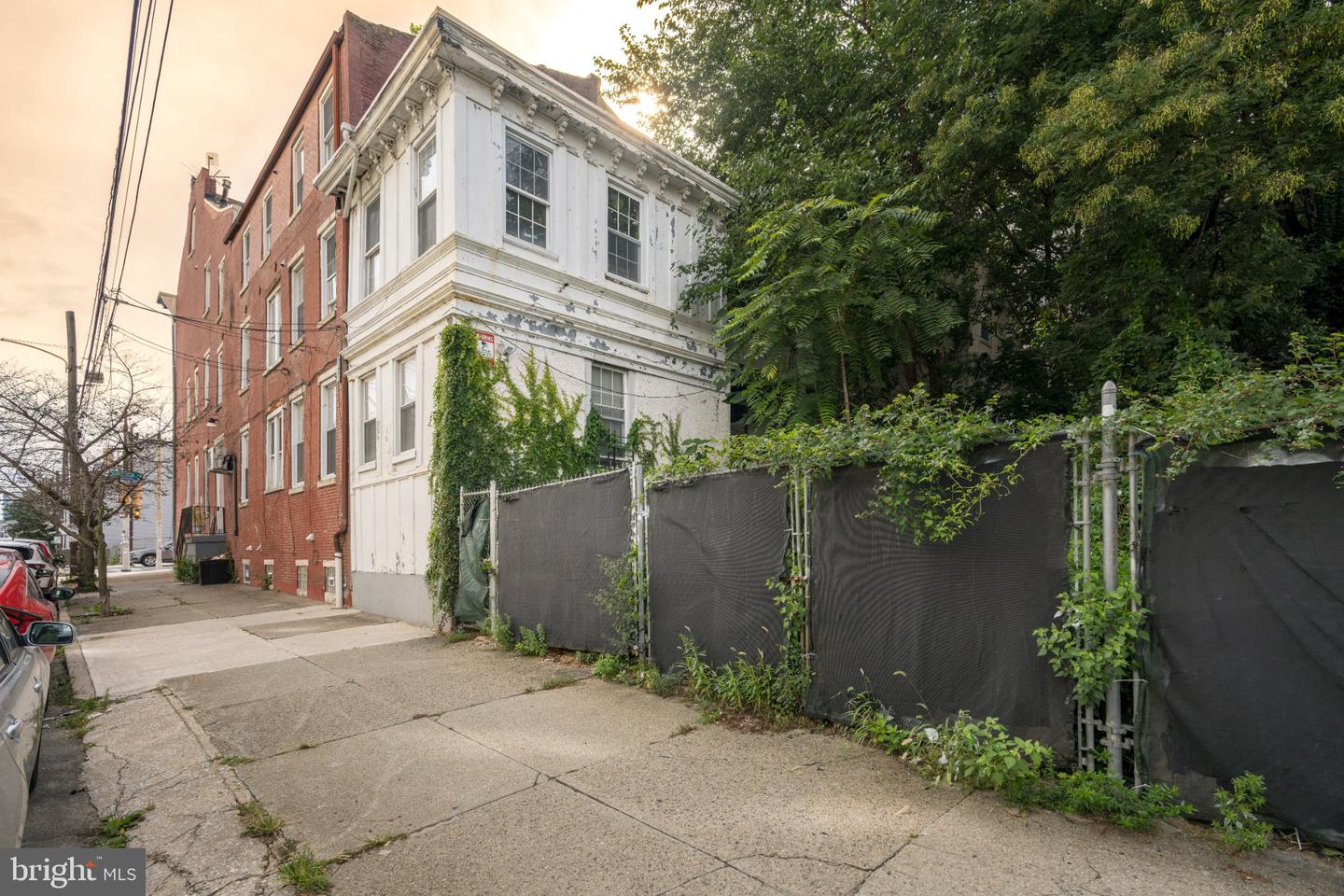 1501 W Girard Ave Property Photo 4