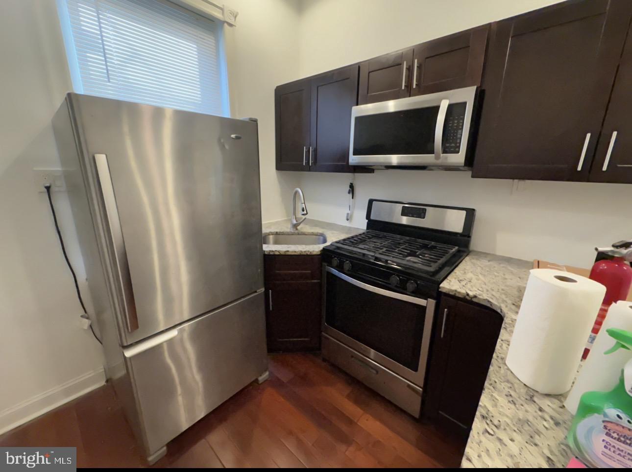 1633 W Girard Ave #2r Property Photo 2