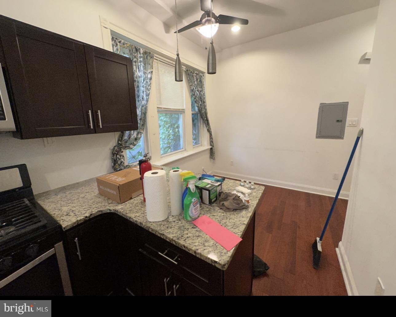 1633 W Girard Ave #2r Property Photo 3
