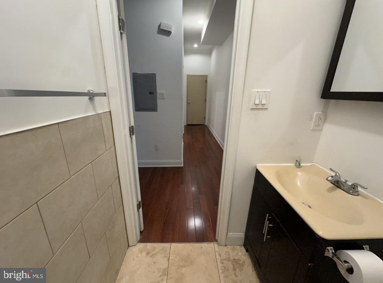 1633 W Girard Ave #2r Property Photo 6