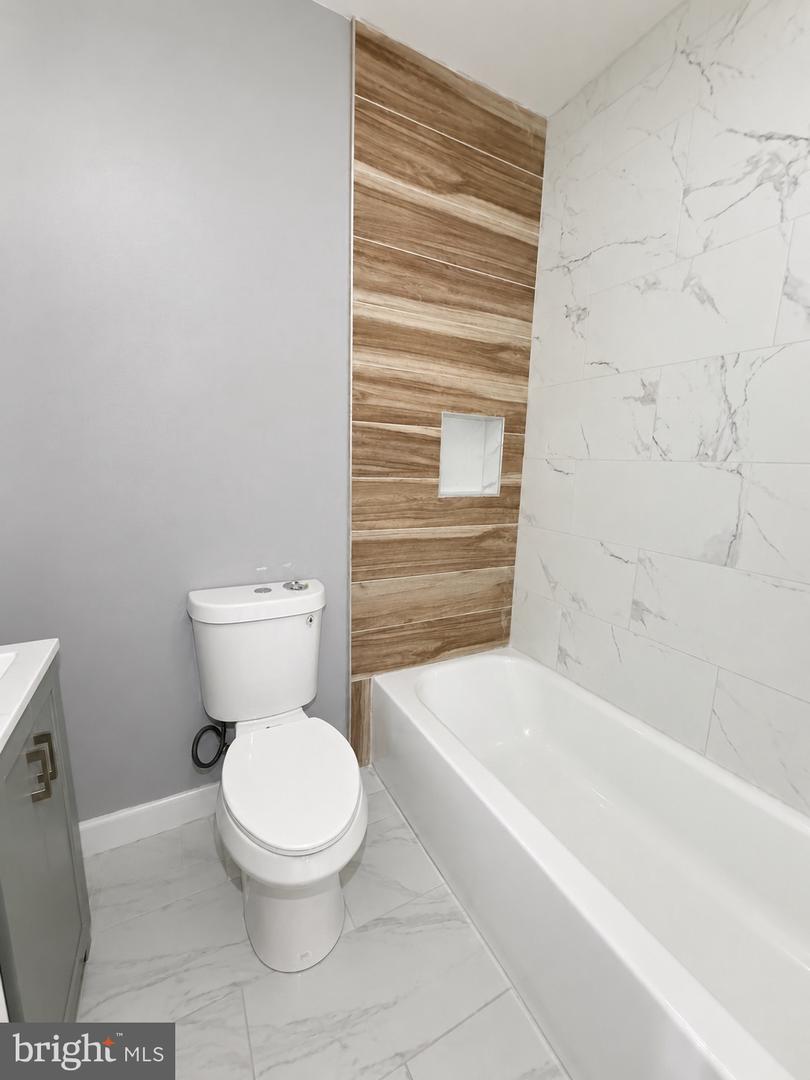 2243 N Bancroft St Property Photo 8