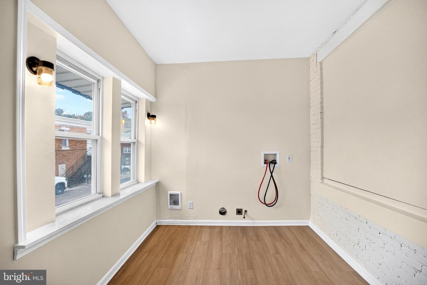 6014 N Lambert St Property Photo 6
