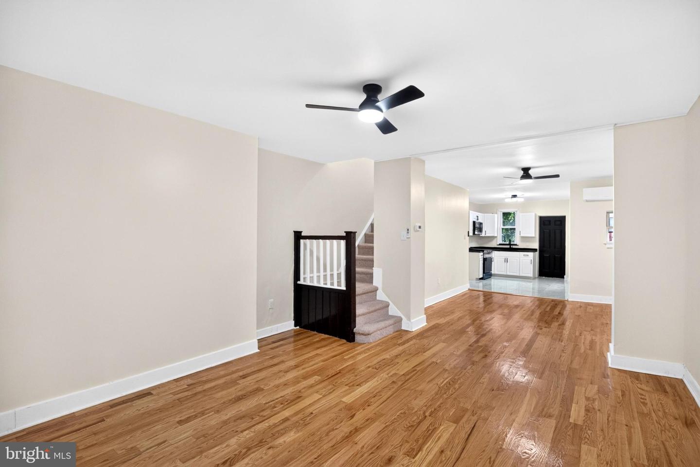 6014 N Lambert St Property Photo 8